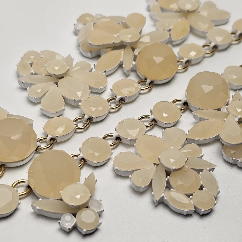 [J. CREW] Cream & White Fan Statement Necklace
